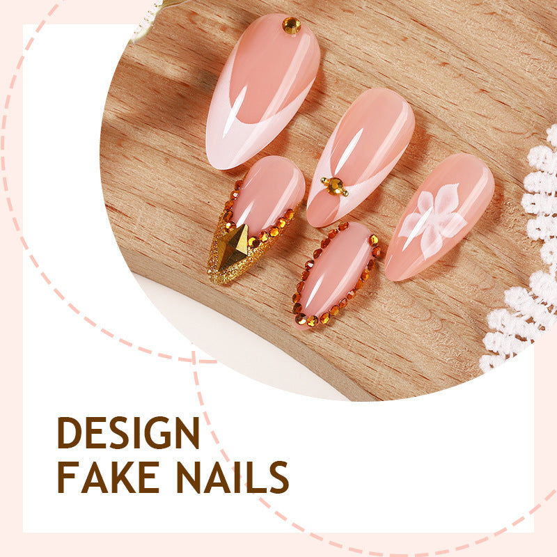 Kunstnagelset mit eleganten Blüten- und Goldakzenten Brehn