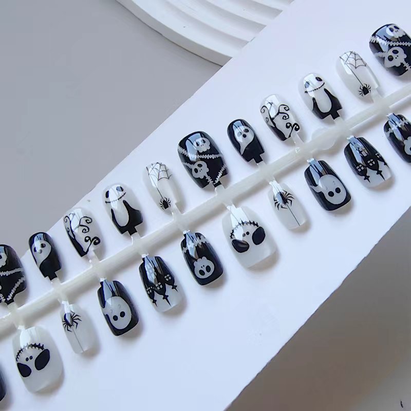 Kunstfingernägel mit Halloween-Motiv Brehn