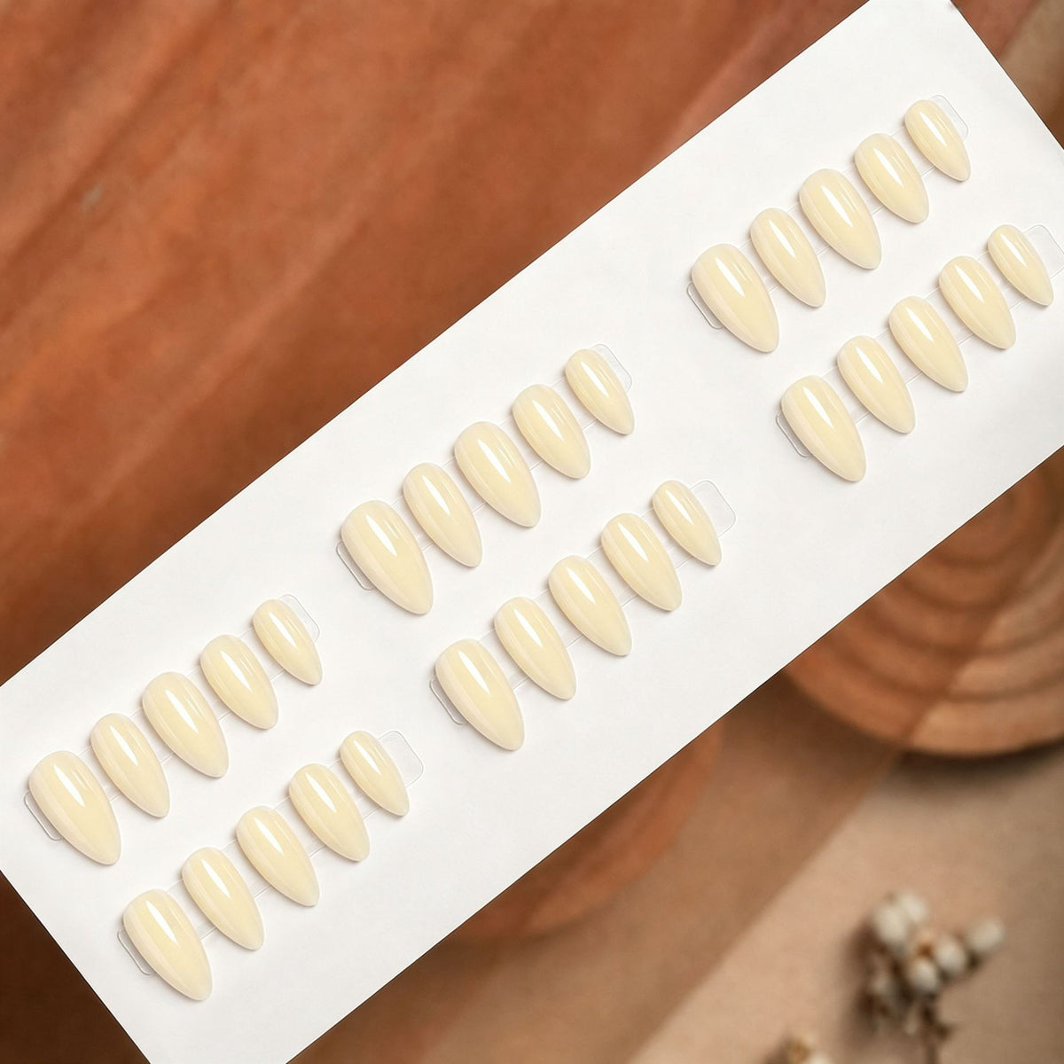 Kunstnagel-Set mit innovativer französischer Spitze Brehn