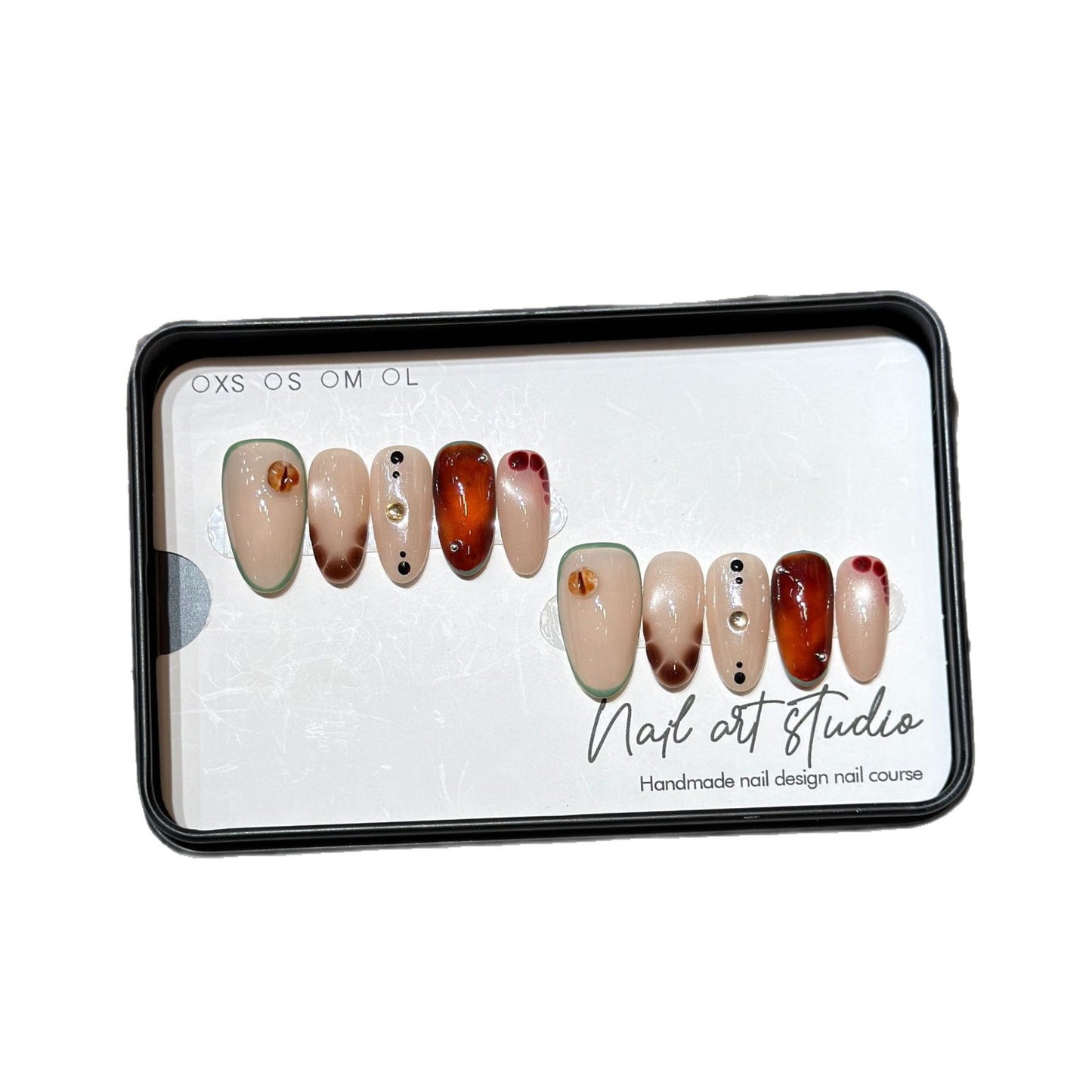 Handgemachtes Press-On Nail Art Set Brehn