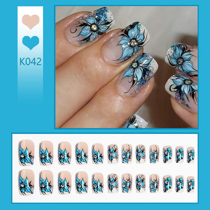 Kunstnägel mit floralen Details Brehn