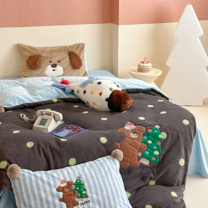Plüsch Cartoon Katze Bettdecken Set mit gepunktetem Fleece & Pom-Pom Dekor Kissen