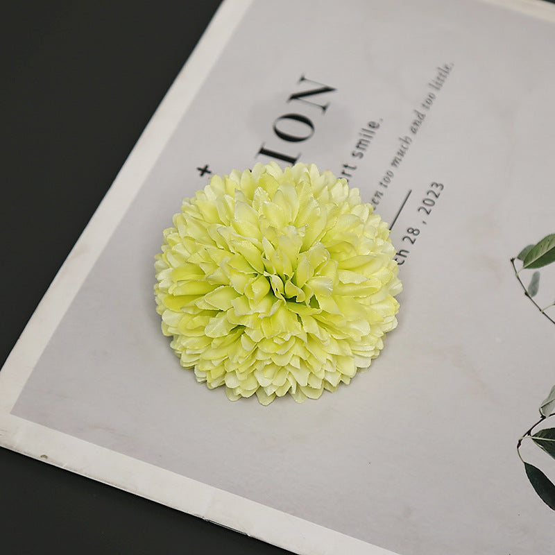 Elegante Chrysanthemen Blüten Haarschmuck
