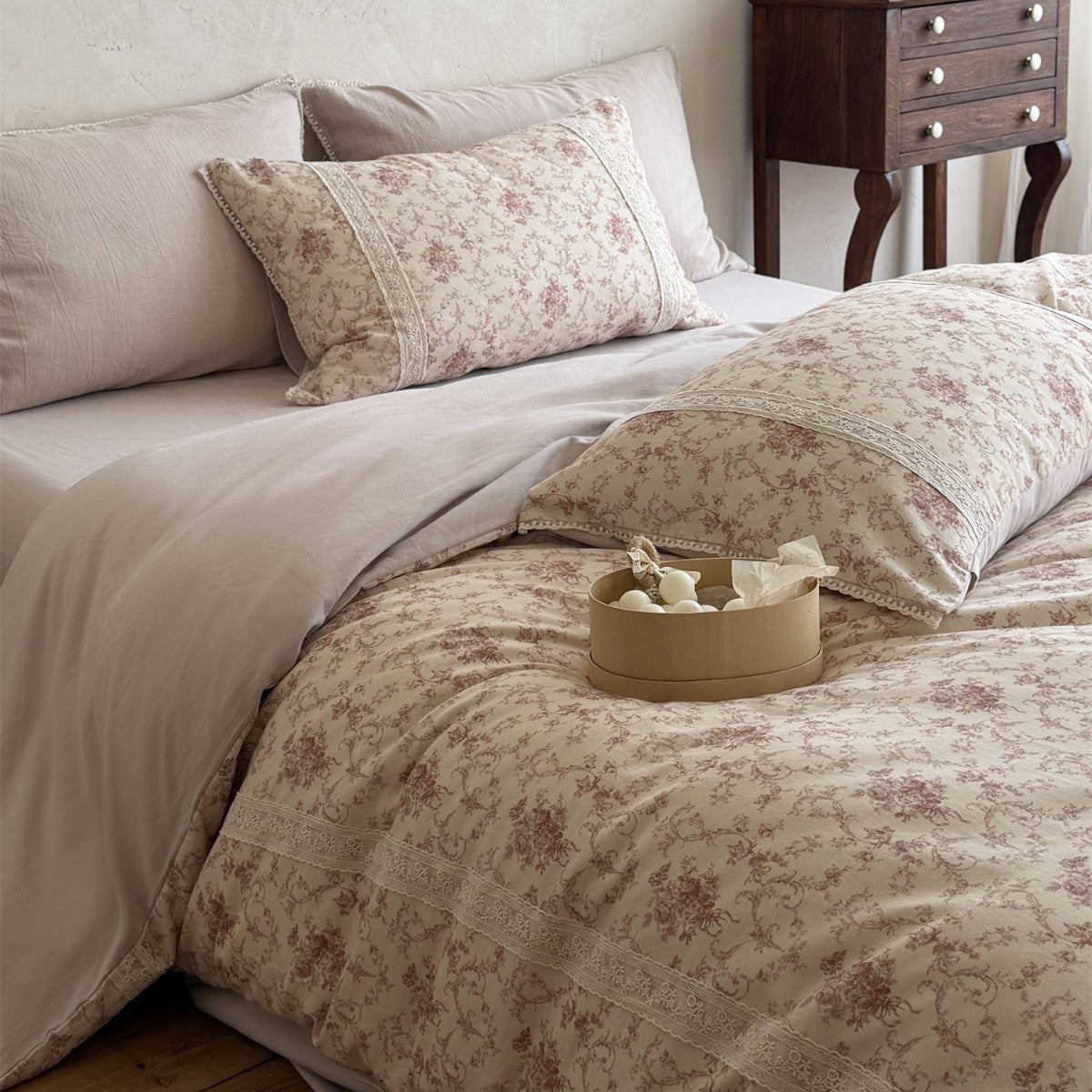 Vintage Toile Baumwolle Bettbezug Set mit Spitzeneinlage und wendbarem einfarbigem Rücken