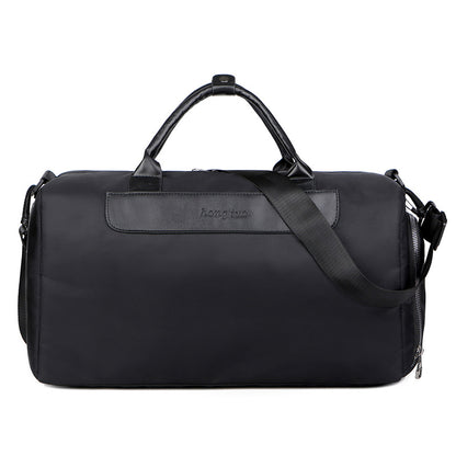 Sportliche Reisetasche Mit Einem Sicheren Innenfach Brehn