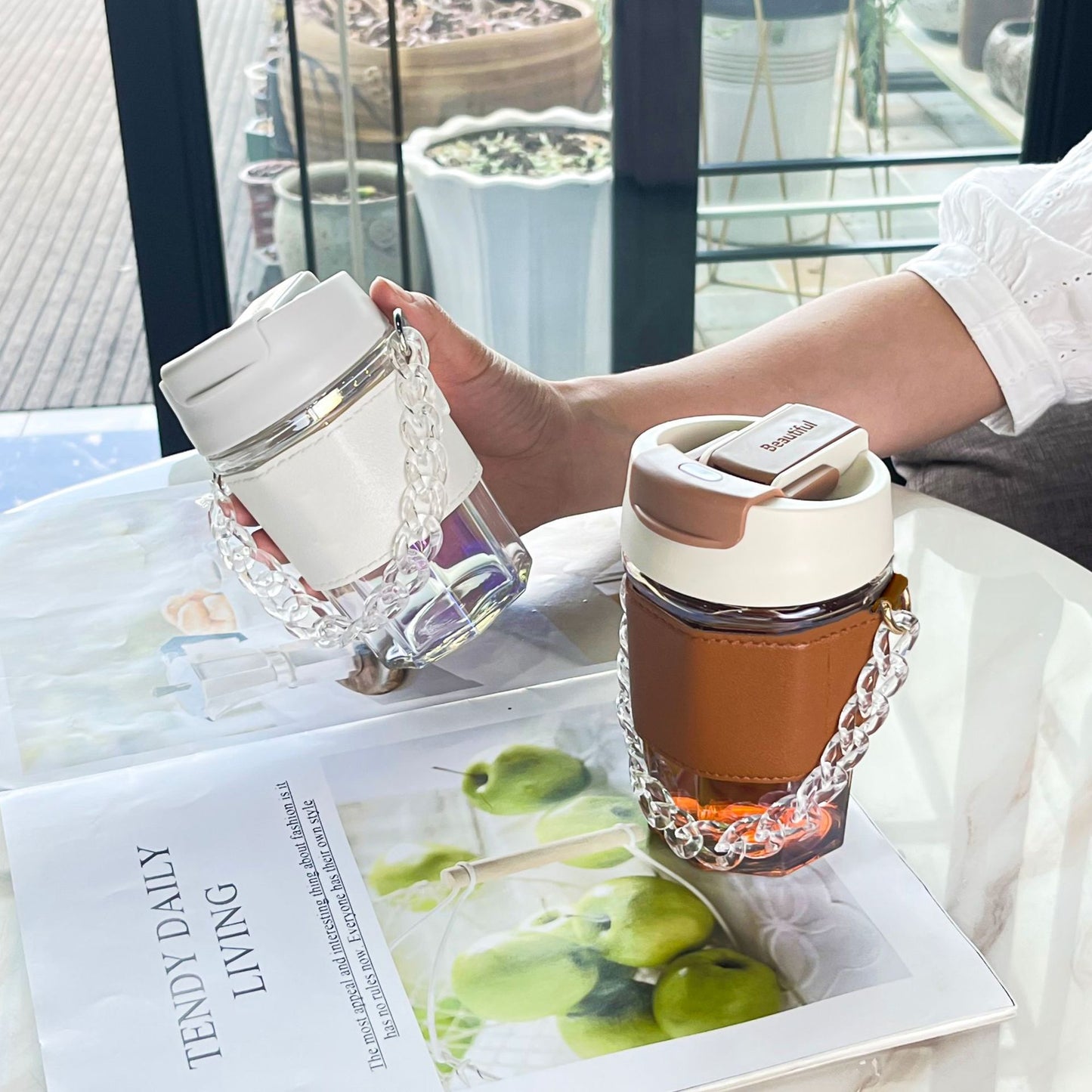 Damen trendiger Glasbecher mit Ketten-Tragegurt Brehn