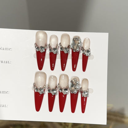 Dekorativer Stiletto Press-On Nagelset mit Kristallakzenten