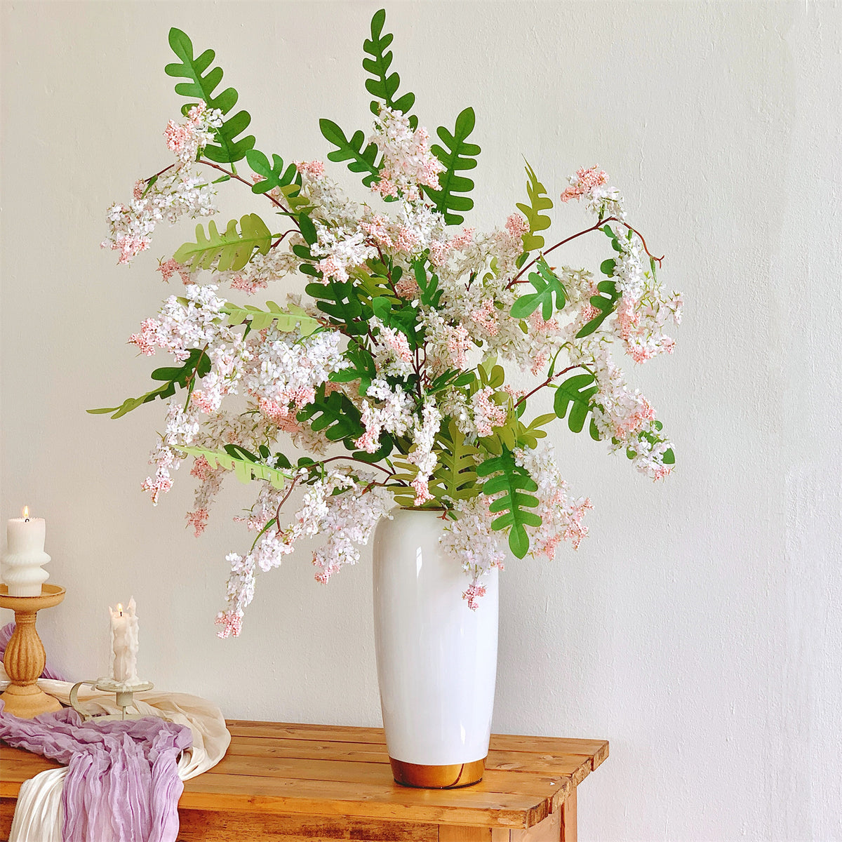 Lifelike Blumenarrangement