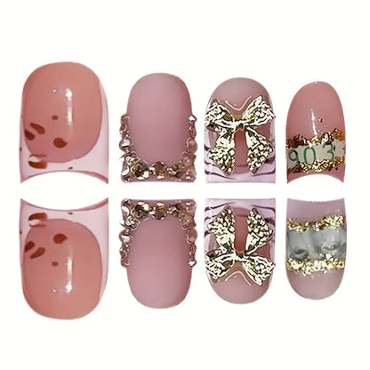 Dekorative gold-akzentierte Press-On Nagelkunst Brehn