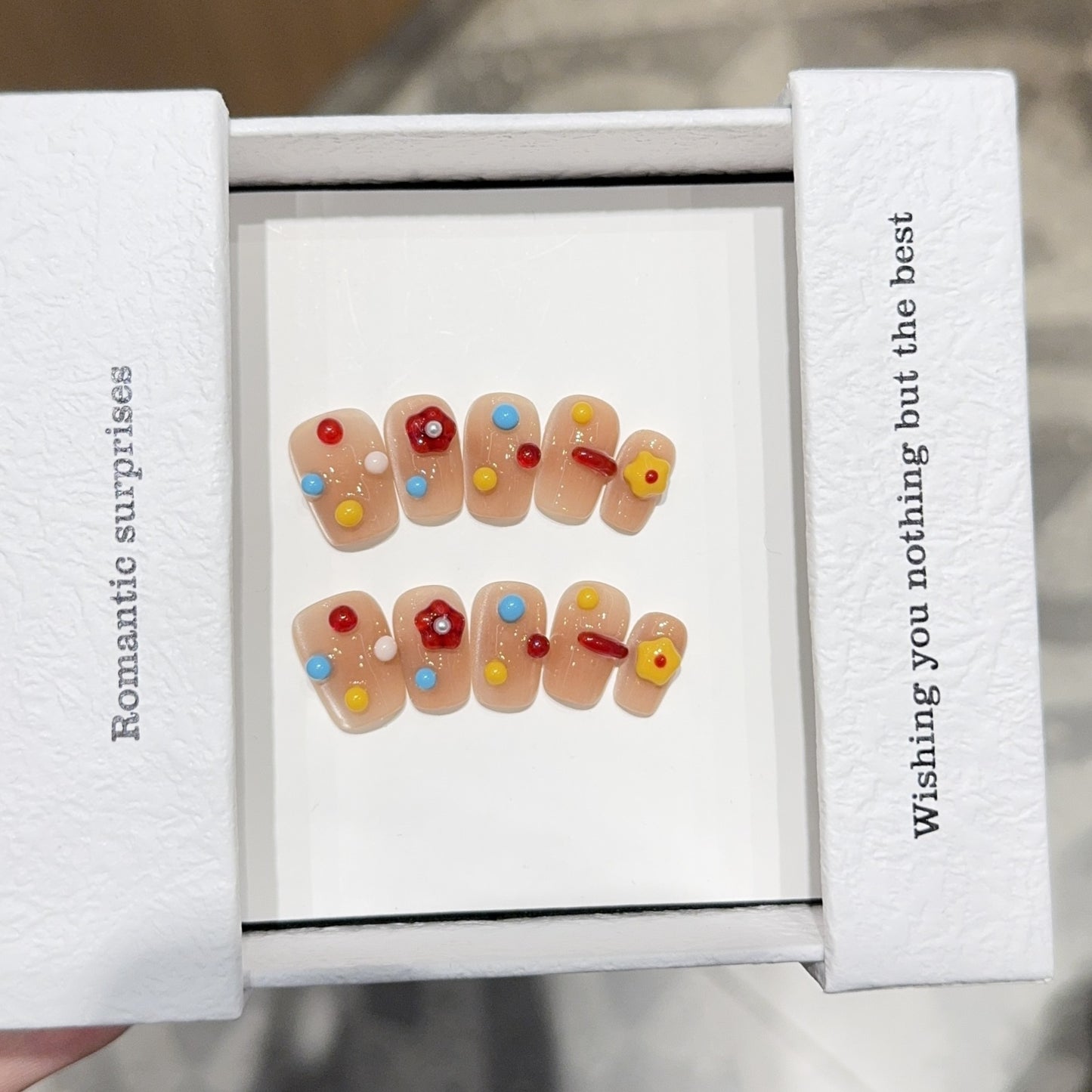 Kunstnägel mit Bunten 3D-Akzenten Brehn