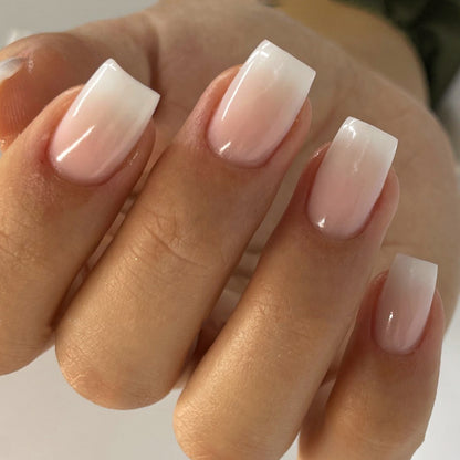 Kunstvolle Nagelverlängerungen mit wippenden Ombre Übergängen Brehn