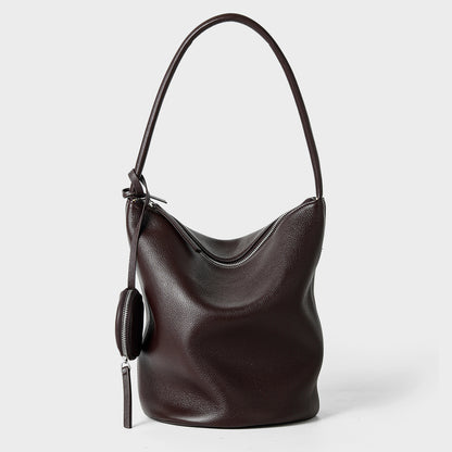 Schluffige genarbte Bucket Hobo Tasche mit gebogenem Reißverschluss und abnehmbarem Münzbeutel