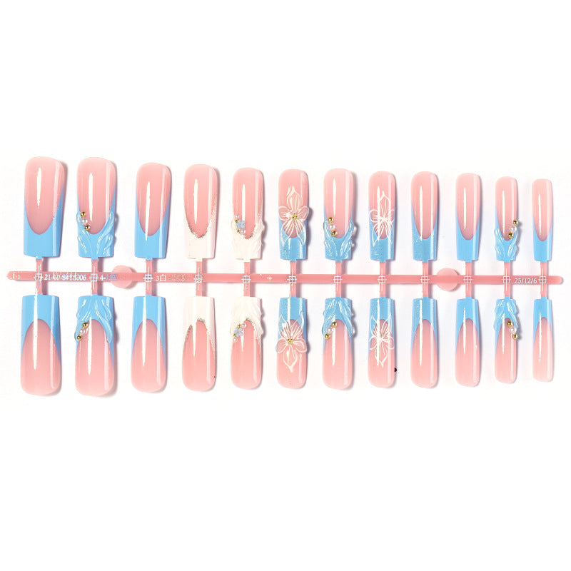 Künstlerisches Nail Art Set mit floralen und glänzenden Akzenten Brehn