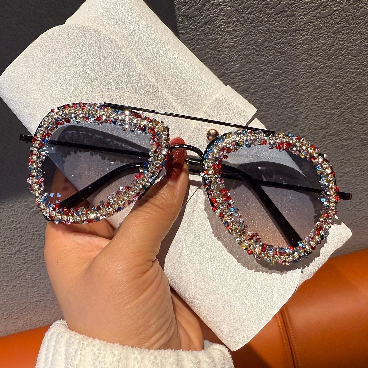 Damen Sonnenbrille mit extravagantem Strassrahmen Brehn