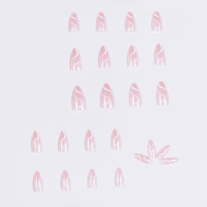 Kunstvolle Nagelverlängerungen mit geschwungenem Design Brehn