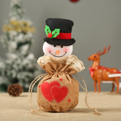 Niedlicher Weihnachtsgnom mit Geschenkesack Brehn