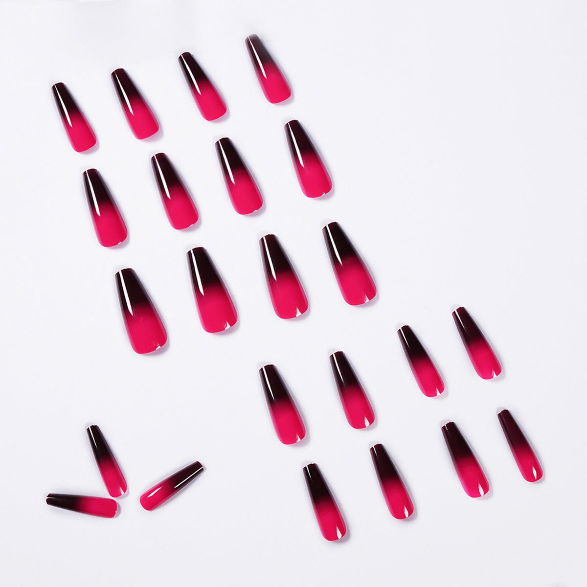 Künstliche Nagelverlängerungen mit Ombre-Effekt Brehn
