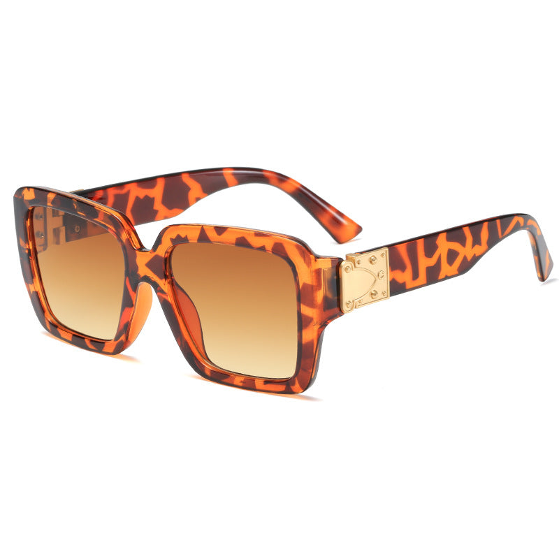 Damen oversized modische Sonnenbrille mit luxuriösen Metallakzenten Brehn