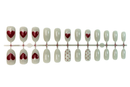 Kunstnagelset mit romantischen Herz- und Punktmotiven Brehn