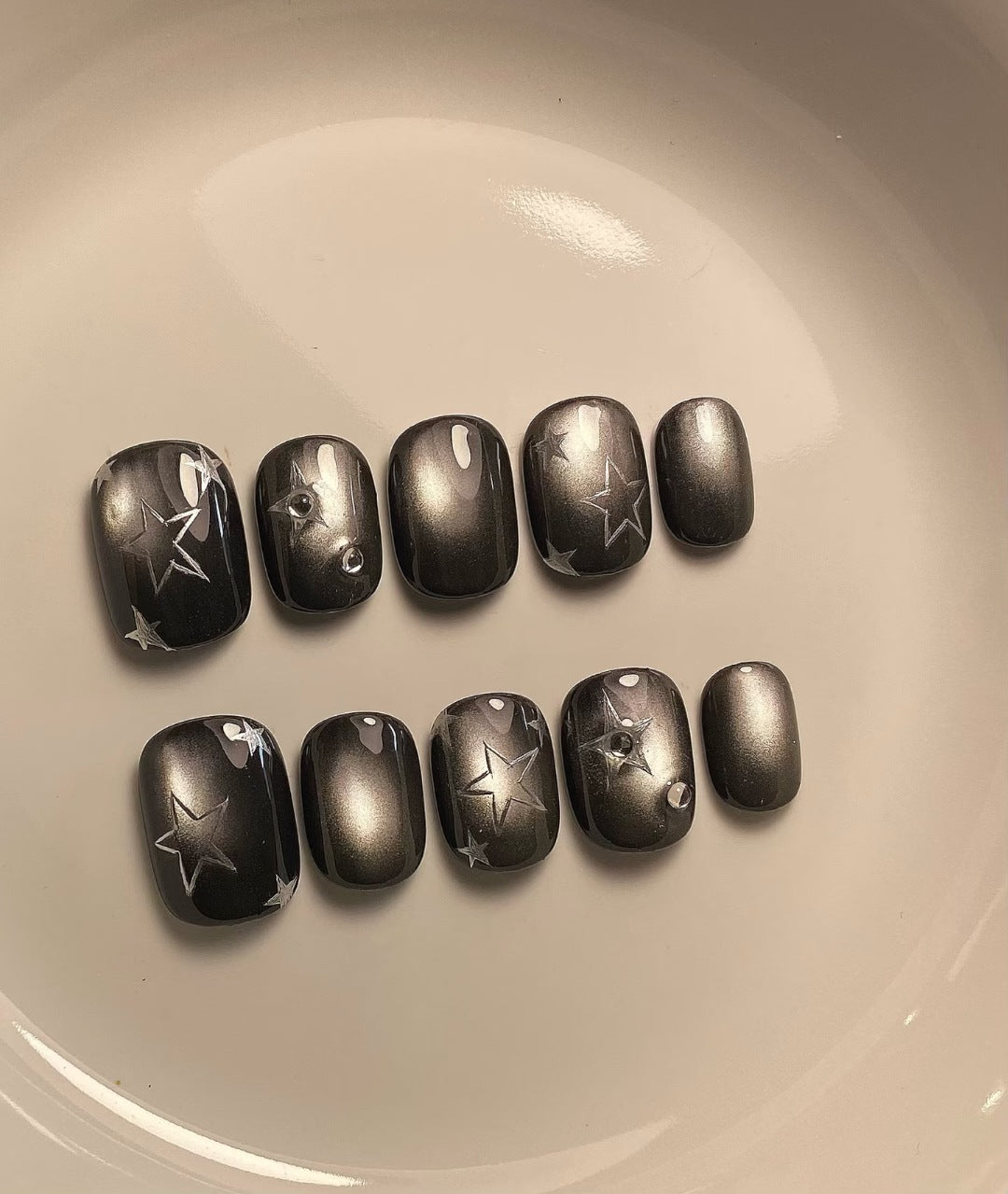 Dekoratives Press-On Nagelkunst-Set mit Stern-Designs