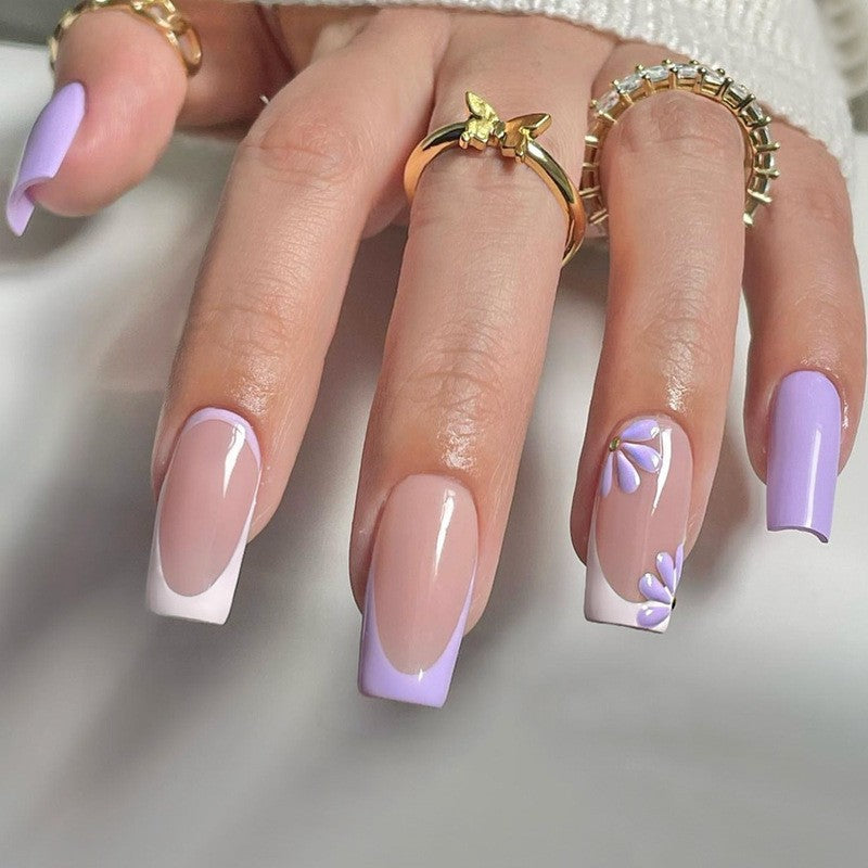 Dekoratives Floral Press-On Nagelkunstset mit 3D-Blumenakzenten Brehn