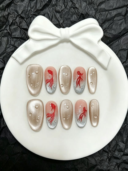 Künstlerisches Press-On Nagelset mit einzigartigem Fischdesign