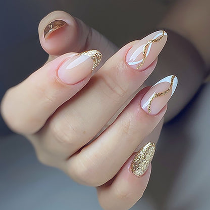 Kunstvolle Nagelkunst mit elegantem Gold-Design Brehn