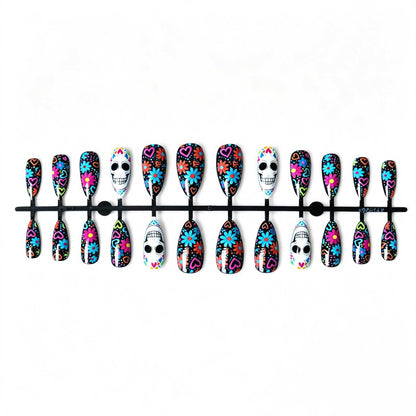 Künstlerisches Skull- und Blumen-Nagelkunst-Kit