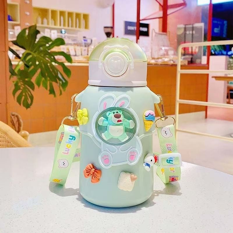 Damen verspielte und stylische Isolierflasche mit bunten Anhängern Brehn