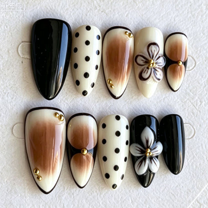 Künstlerisches Press-On Nagelkunstset mit floralen und Pünktchen-Designs Brehn
