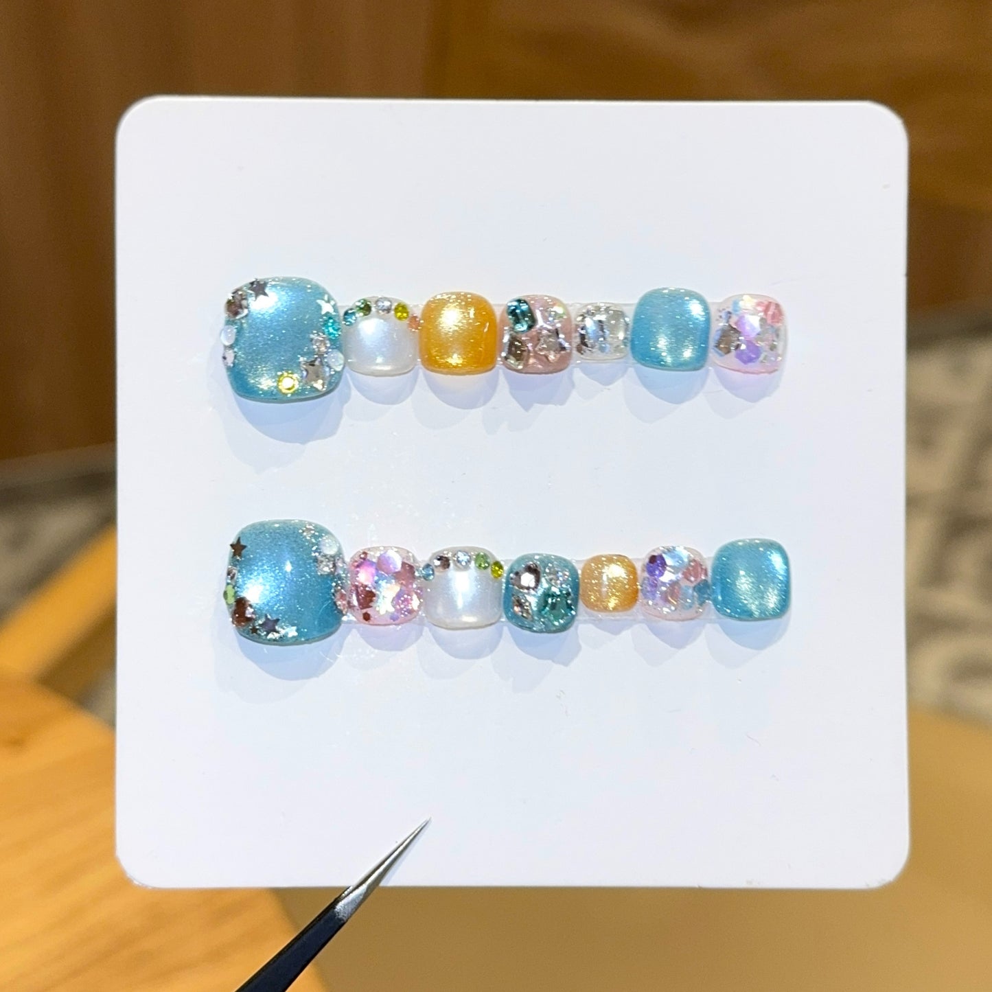 Kunstnägel mit Funkelnden Akzenten und Glitzerndem Design Brehn