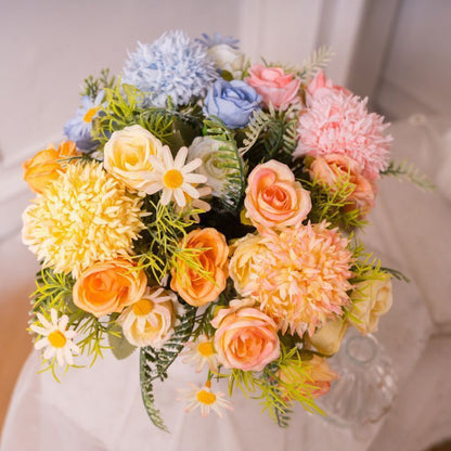 Lebhaftes dekoratives Blumenbouquet