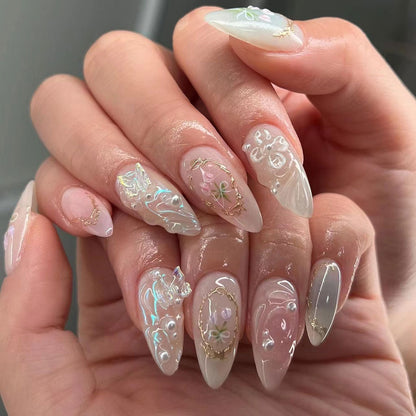 Elegante Stiletto-Nagelkunstverlängerungen mit floralen Verzierungen Brehn