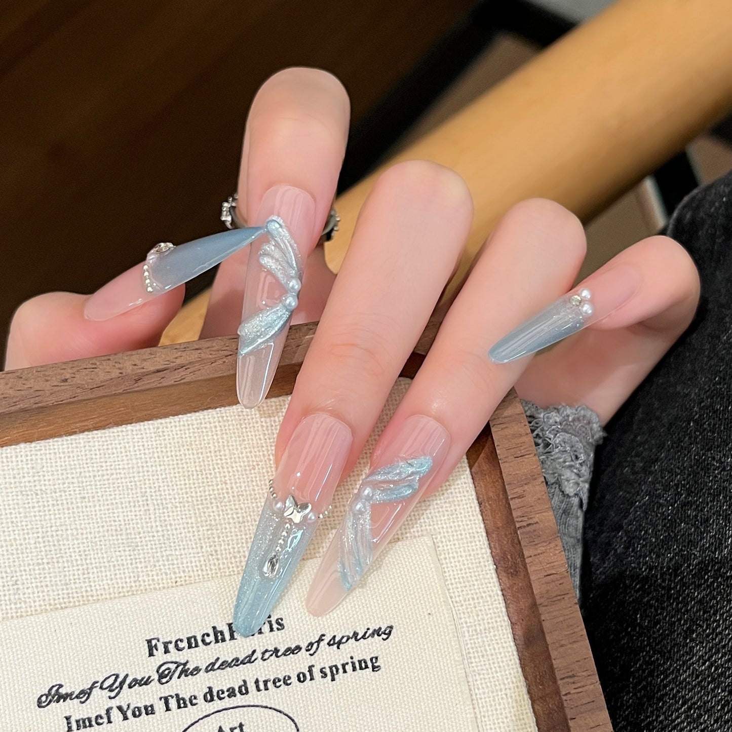 Künstlerisches 3D-Lace-verziertes Press-On-Nagelset Brehn
