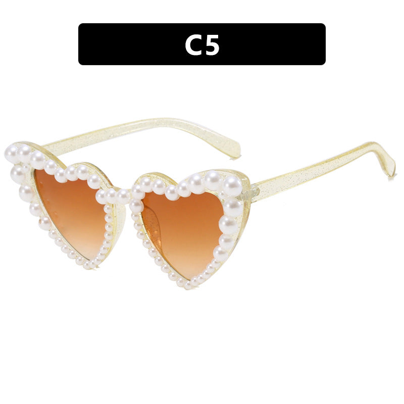 Damen Herzförmige Sonnenbrille mit perlverziertem Rahmen Brehn