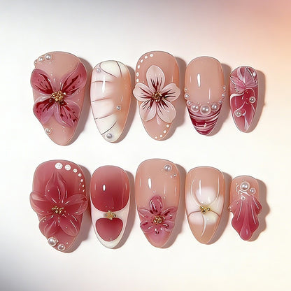 Kunstnagelset mit maritimen Motiven und bunten Akzenten Brehn
