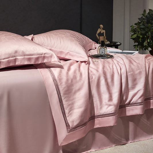 Luxuriöser gesteppter Bettüberwurf mit Satin‑Jacquard und dekorativer Bordüre