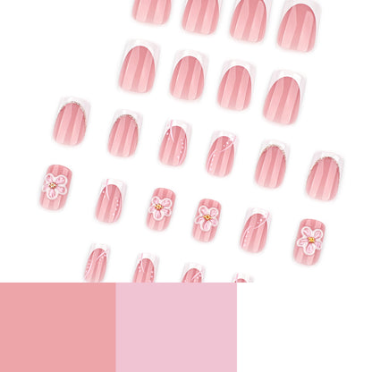 Kunstvolle Nagelverlängerungen mit Blumen-Design Brehn