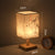 Zeitgenössische asiatisch inspirierte Tischlampe