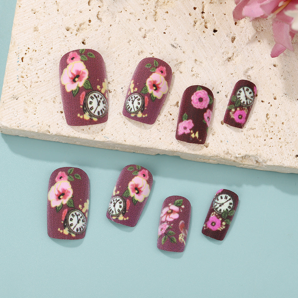 Kunstnägel mit floralen Design und detailreichen Uhrenmotiven Brehn