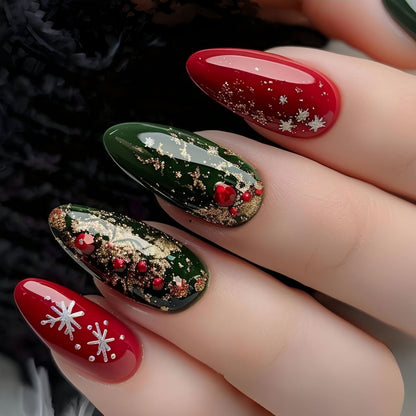 Festliche Kunstnägel im Weihnachtsdesign Brehn