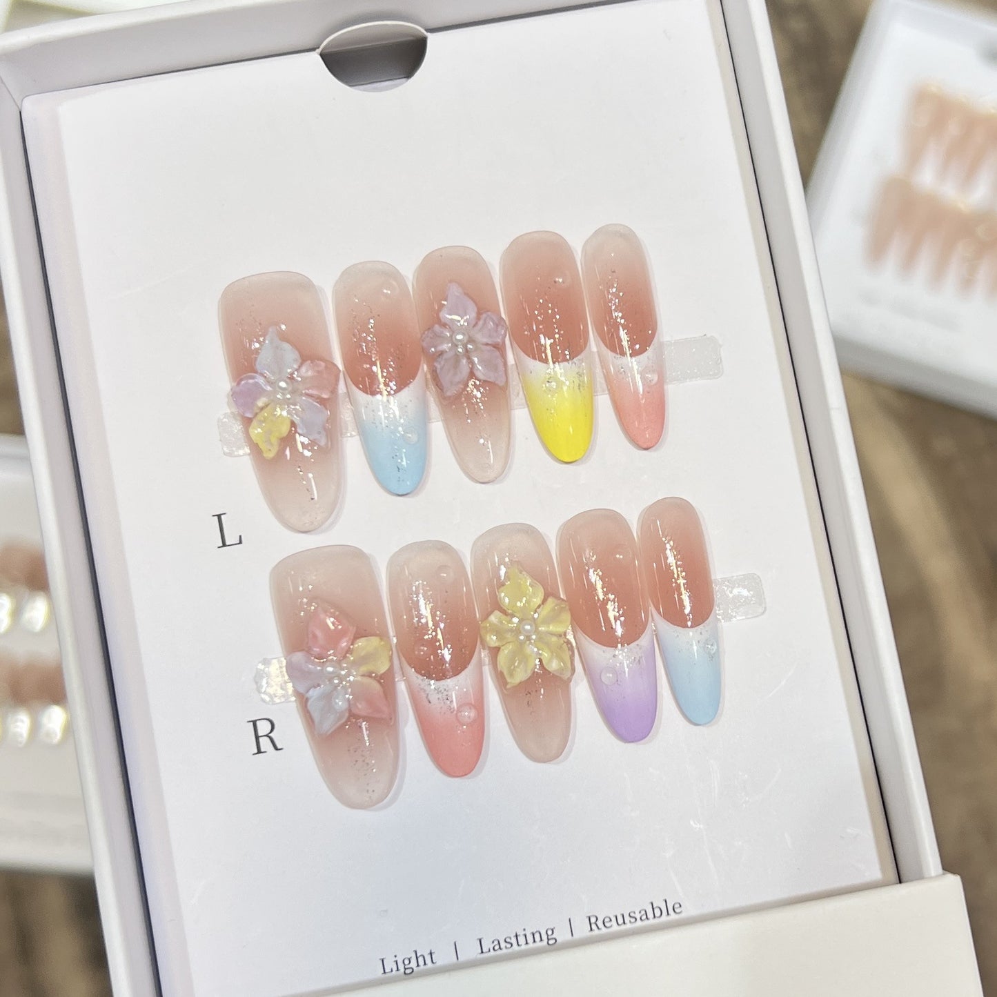Blumeninspiriertes künstlerisches Press-On-Nagelset Brehn