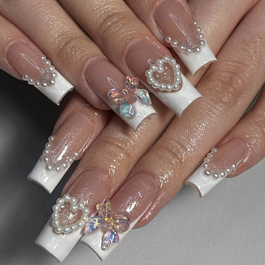 Kunstnagelset mit eleganten Perlen- und 3D-Blumenverzierungen Brehn