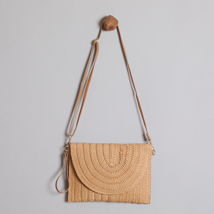 Handtasche Aus Hochwertigem Geflochtenem Bast mit Elegantem Klappenverschluss Brehn
