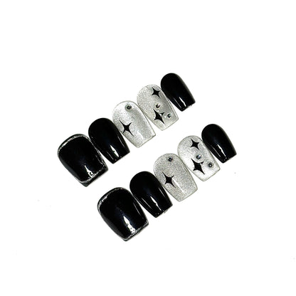 Künstlerisches Press-On Nagelkunstset mit Herz- und himmlischen Designs