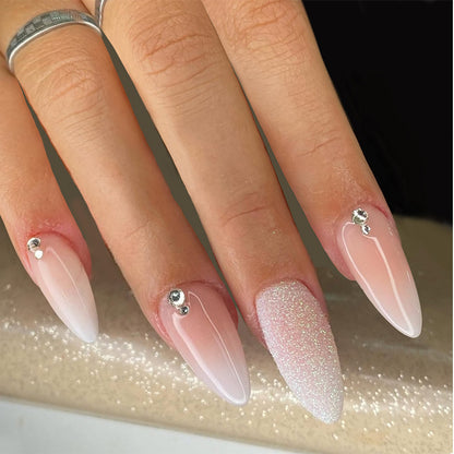 Glamouröse Stiletto Press-On Nagelkunst Set mit Strass-Akzenten