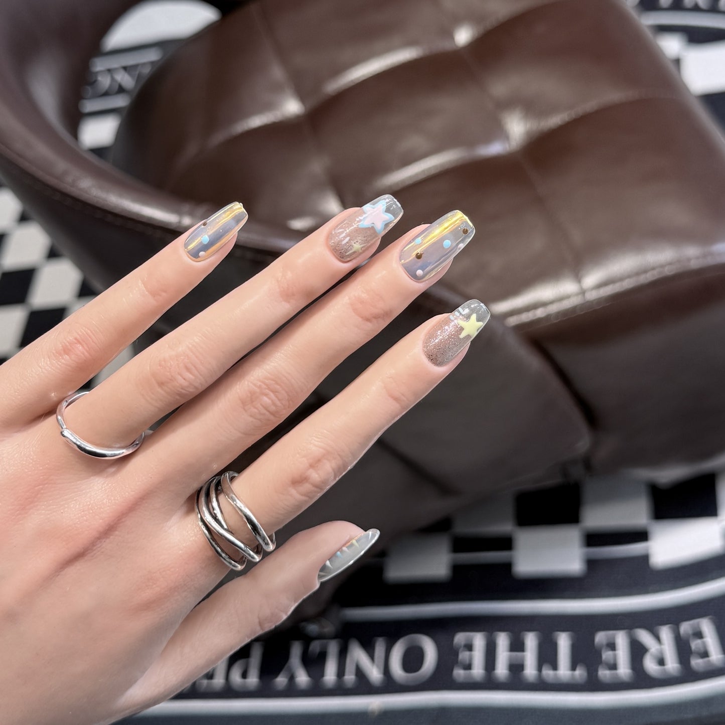 Künstlerisches Sternen Traum Press-On Nagelset Brehn