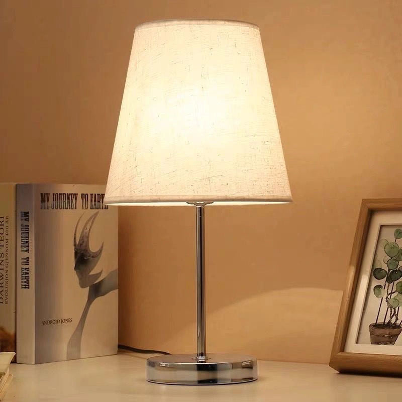 Zeitgenössische Nachttischlampe