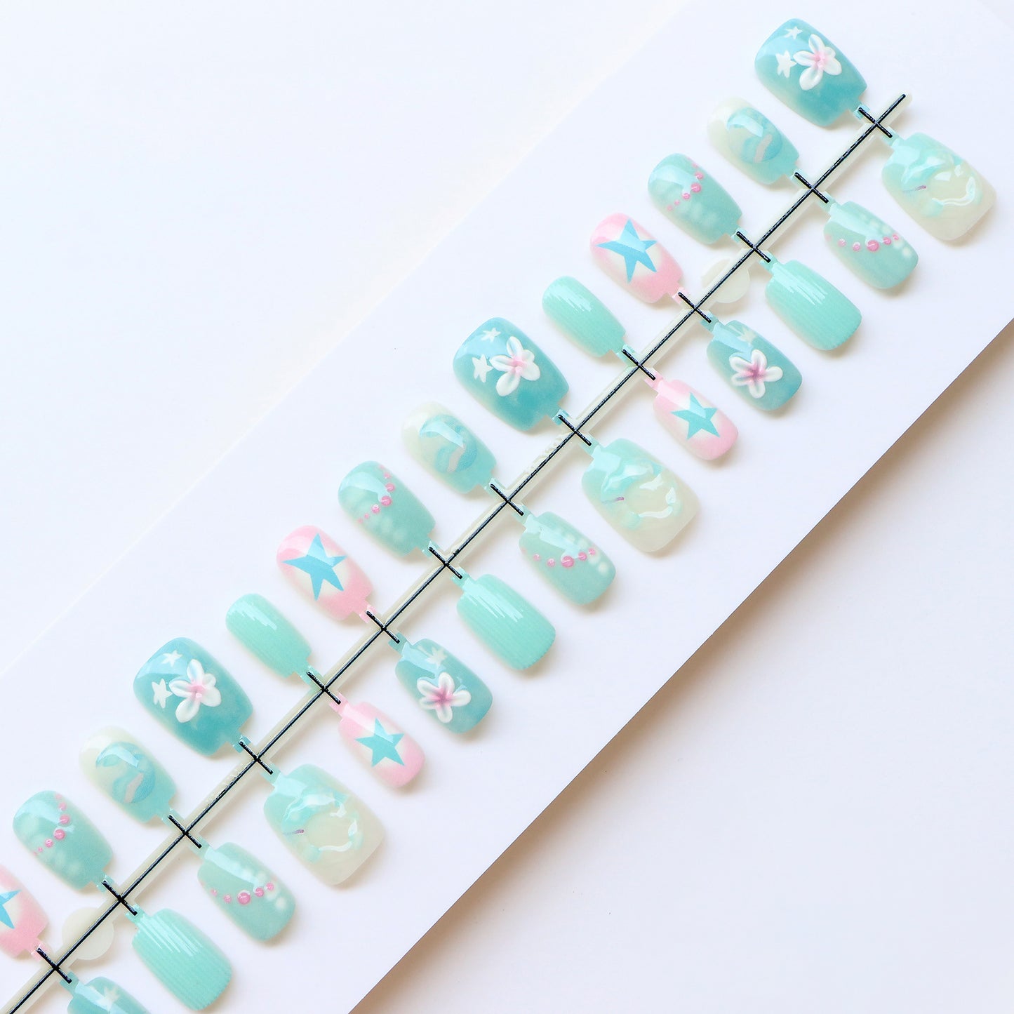Mermaid-inspirierte dekorative Press-On-Nagel-Set Brehn
