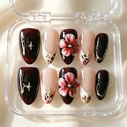 Kunstset für Aufklebenägel mit floralen und Leopardenakzenten